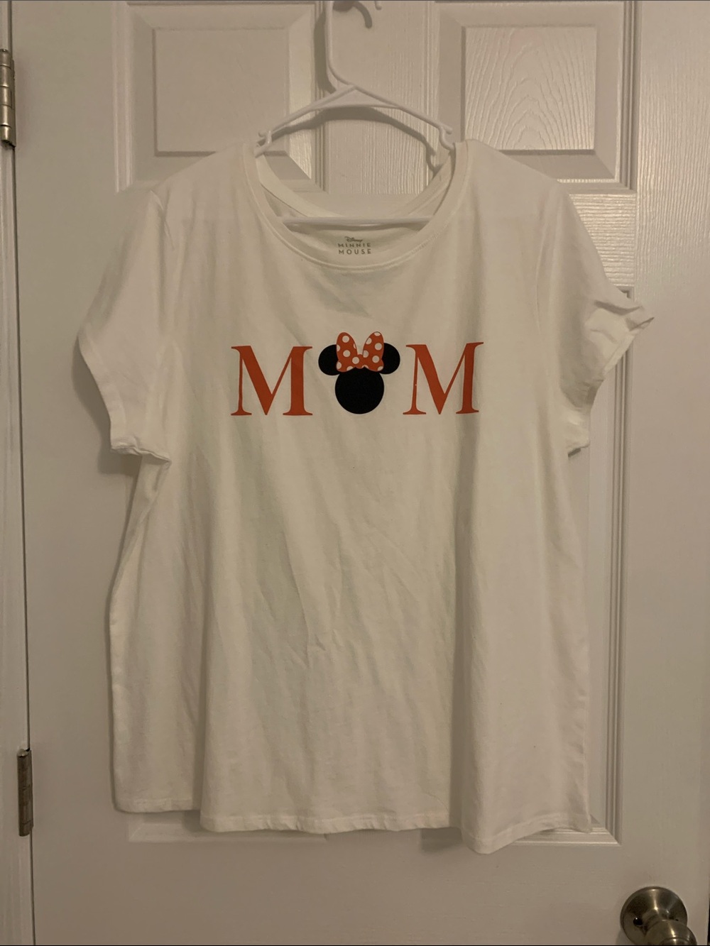 Disney Minnie Mouse White 'MOM' Graphic Tee with Minnie Bow